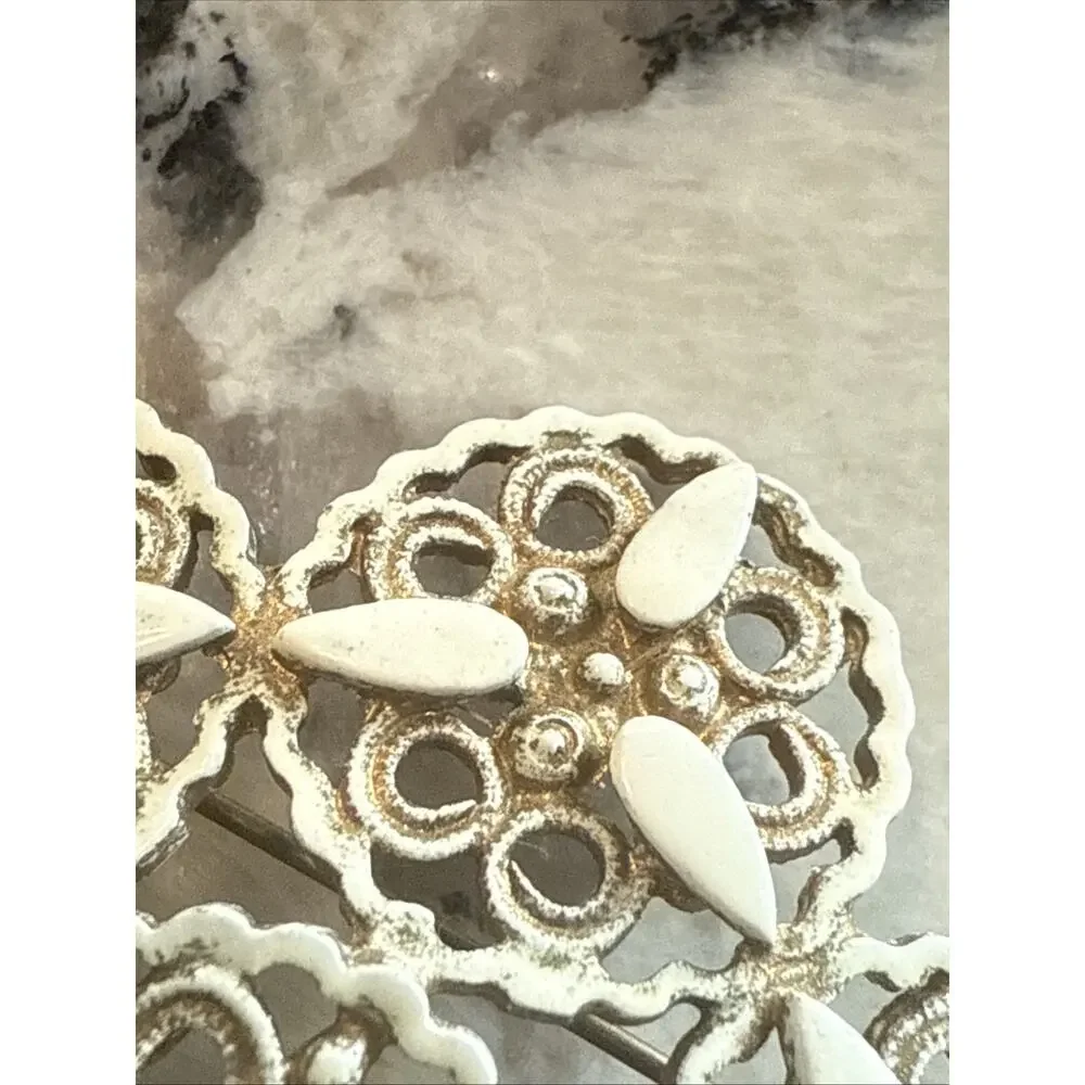 Vintage‎ Florenza ? Enamel Brooch Lace Cream White Gold Tone